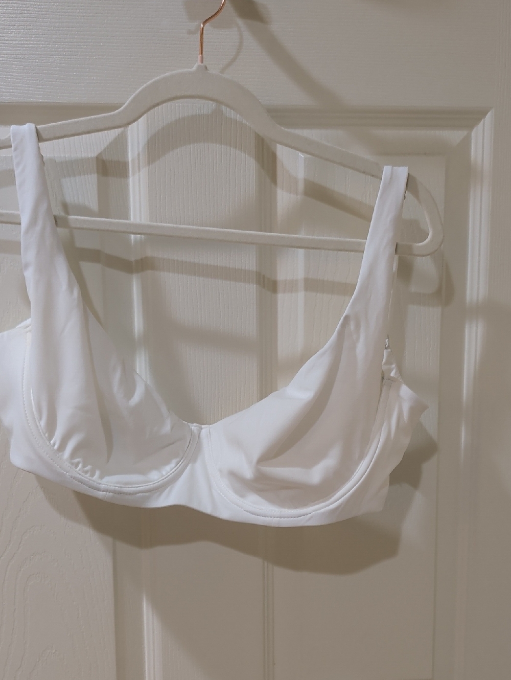 Supportive White Underwire Bra with Wide Straps